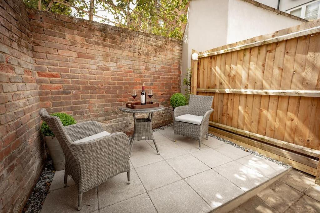 Central Medieval Grid Unique Home With Gated Parking Bury St. Edmunds Bagian luar foto