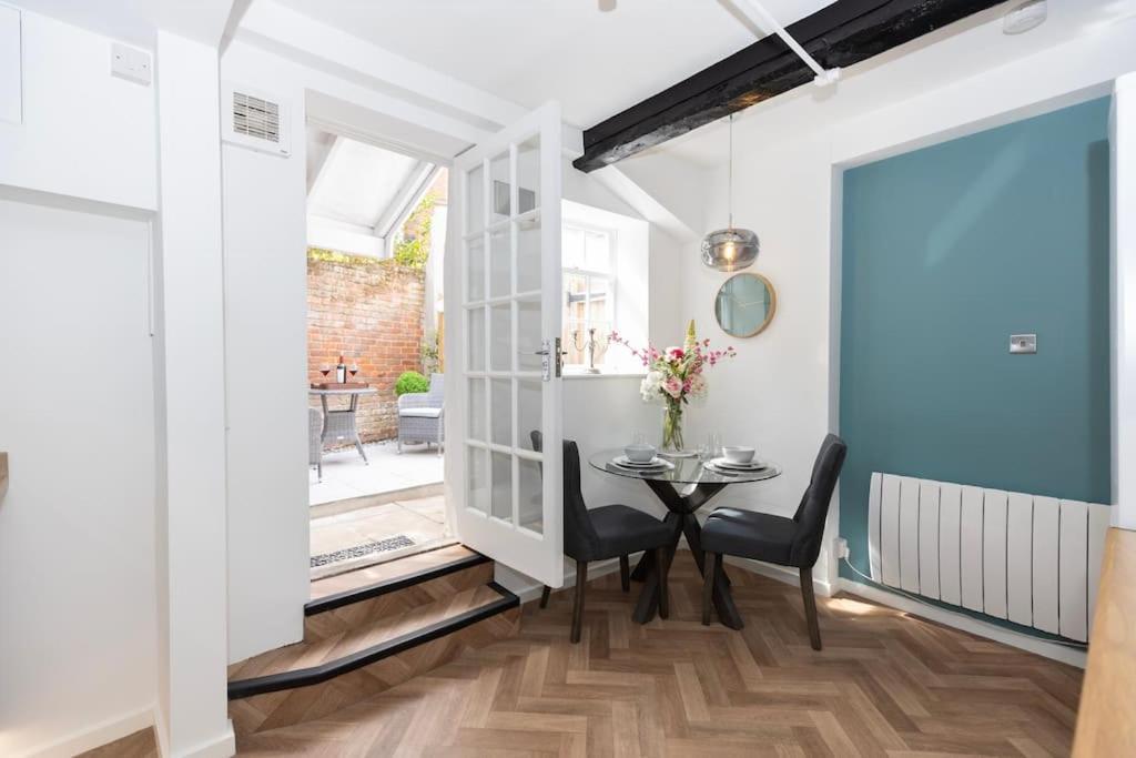 Central Medieval Grid Unique Home With Gated Parking Bury St. Edmunds Bagian luar foto