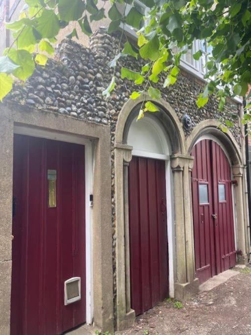 Central Medieval Grid Unique Home With Gated Parking Bury St. Edmunds Bagian luar foto