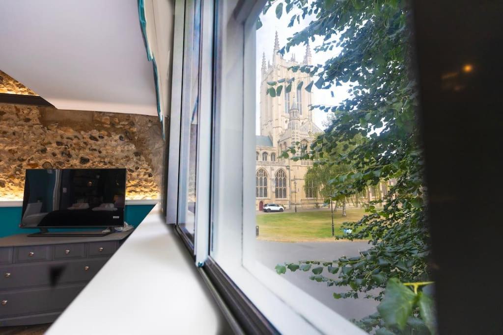 Central Medieval Grid Unique Home With Gated Parking Bury St. Edmunds Bagian luar foto