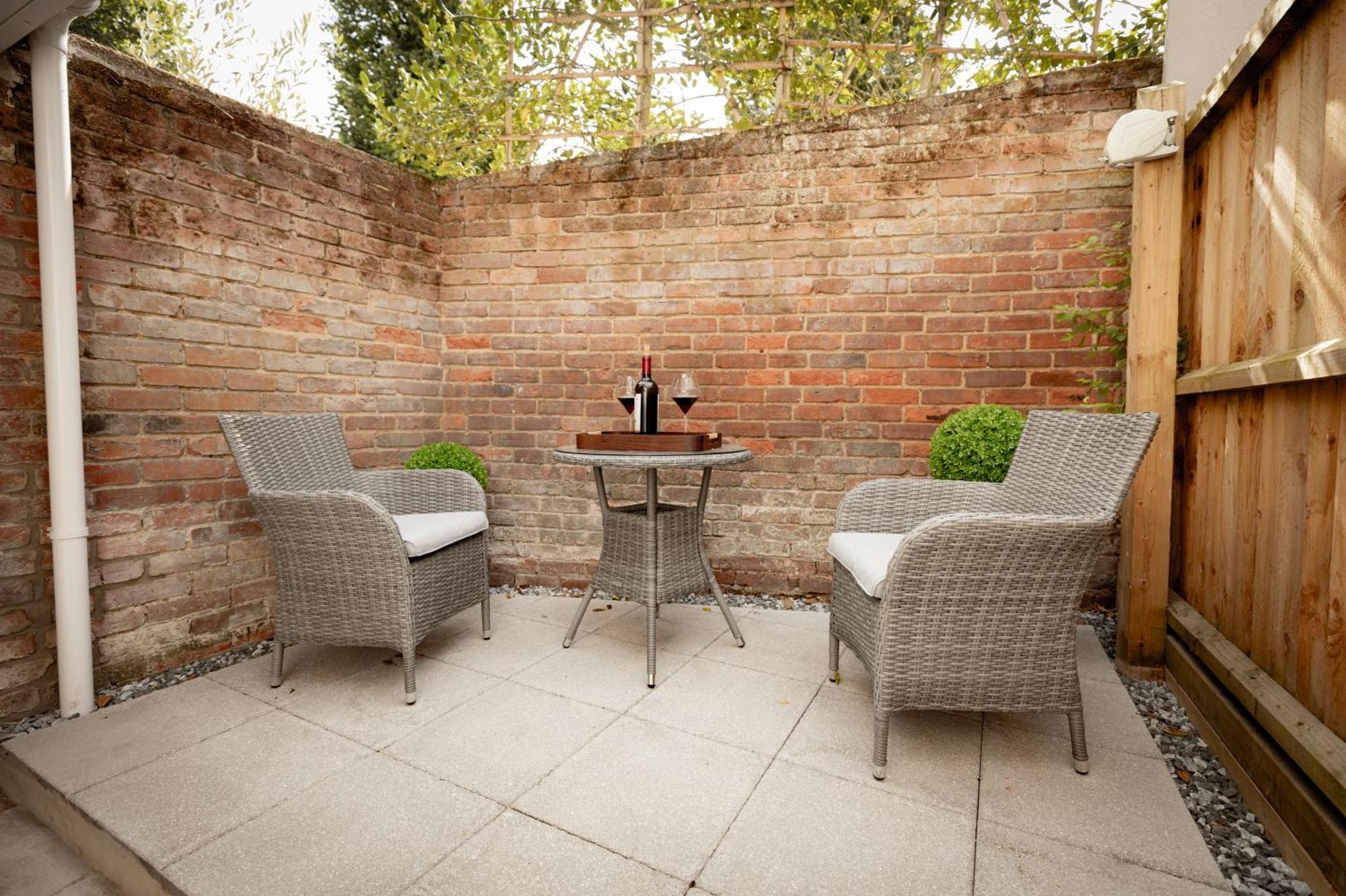 Central Medieval Grid Unique Home With Gated Parking Bury St. Edmunds Bagian luar foto